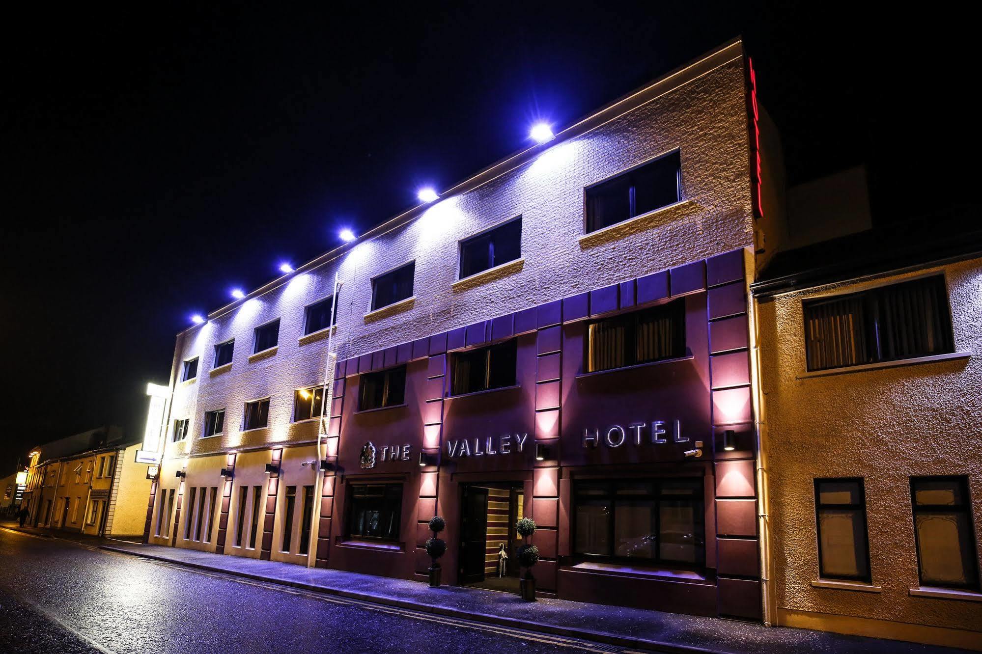 The Valley Hotel & Carriage Gardens Fivemiletown Exterior foto